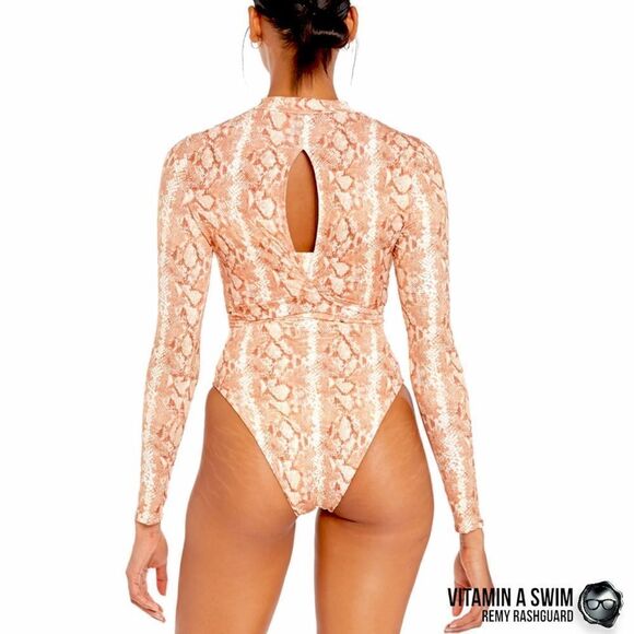VITAMIN A SWIM REMY RASHGUARD SAND SNAKESKIN PRINT LONG SLEEVE SURF SHIRT CROP - Picture 14 of 16